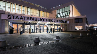 Sozialkaufhaus bringt verschollenes Buch zurück