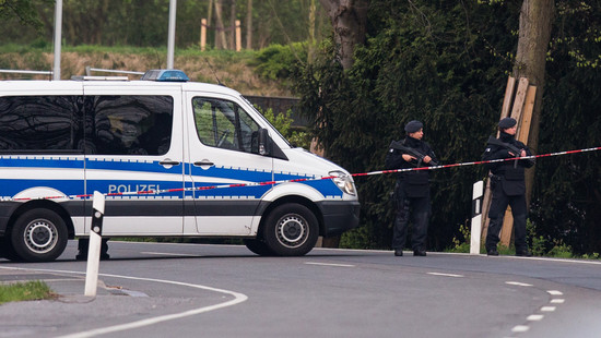 Hanau-Birstein: 32-jähriger kracht in zahlreiche Autos