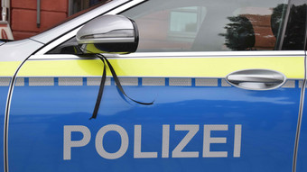 Nach tödlicher Messerattacke in Mannheim: Blaue Bändchen gegen Gewalt