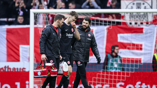 Eintracht: Kalajdžić mit Kreuz- und Außenbandriss