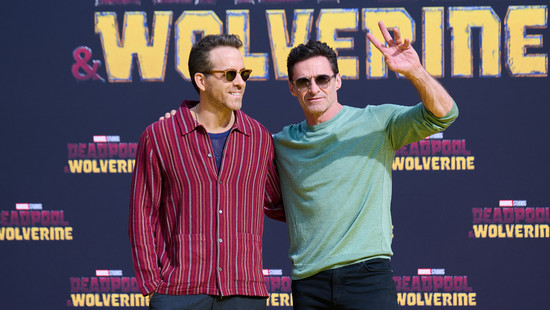 Ryan Reynolds & Hugh Jackman – bei EM Spiel in Berlin