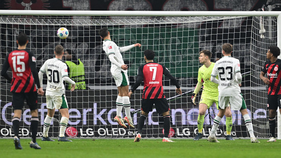 Eintracht Frankfurt erkämpft späten 2:1-Sieg