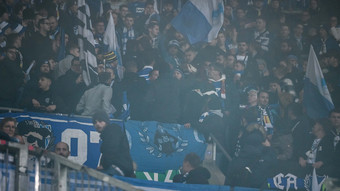 Hoffenheim-Böllerwurf in Augsburg: 13 Verletzte, 2 Männer in U-Haft