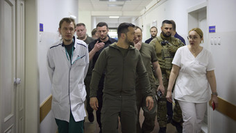 Ukraine: Selenskyj besucht Katastrophengebiet nach Staudamm-Zerstörung