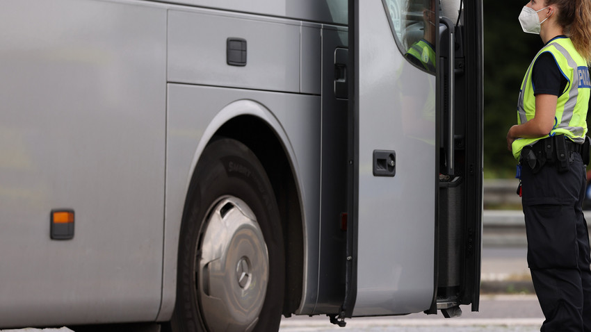 Darmstadt: Gravierende Mängel bei Kontrollen von Reisebussen