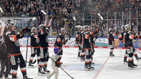 Löwen Frankfurt schlagen in der DEL Adler Mannheim mit 3:2