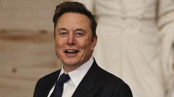 Nach Hitlergruß-ähnlicher Geste: Elon Musk macht Nazi-Wortspiele
