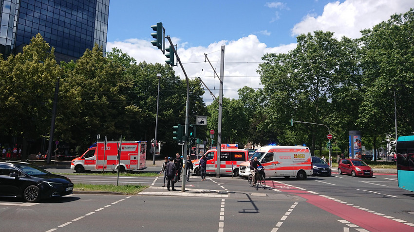 Linienbus-Unfall in Frankfurt: 18 Leichtverletzte nach Vollbremsung