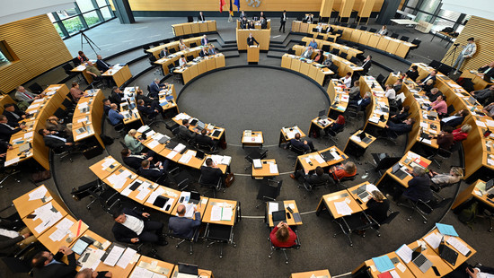 Thüringen: CDU beschließt mit AfD Steuersenkung
