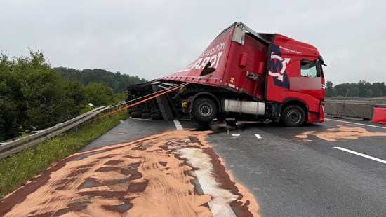 Gefahrgut-Unfall auf A5 bei Reiskirchen: Vollsperrung aufgehoben