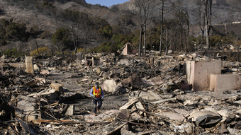 Großbrand in Los Angeles: Starke Winde sorgen für Probleme