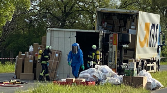 Gießen: Umgekippter LKW hat Desinfektionsmittel geladen