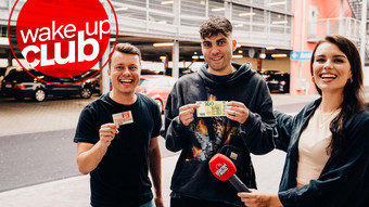 biste nice, kriegst'n preis: 100 euro geschenkt