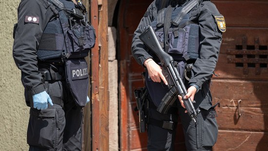 Erneut Razzien bei Rockern in Unterfranken: SEK im Großeinsatz