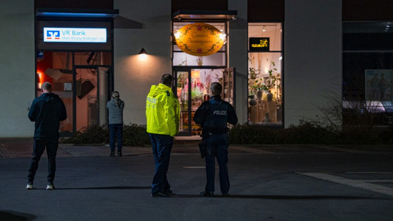 Geldautomat am Nidder Forum in Nidderau gesprengt