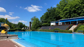 Kosten um 1 Million gestiegen: Neue Folie für Waldschwimmbad