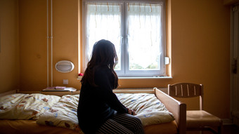 Frauenhäuser in Hessen überlastet - mehr Bedarf als freie Plätze