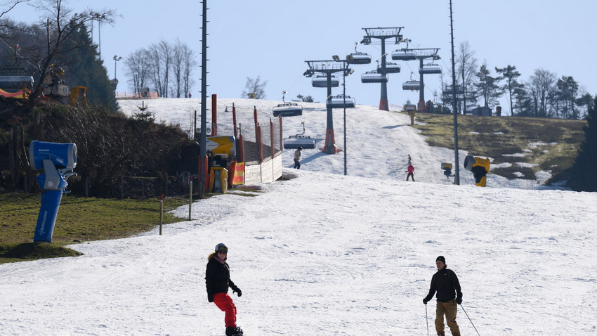 Willingen und Wasserkuppe: Saisonendspurt auf Skipisten