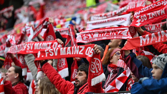 Forscher messen Bodenschwingungen am Mainzer Stadion