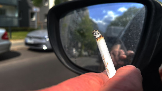 Krebsrisiko für Kinder Rauchverbot im Auto geplant