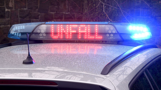 Busunfall in Darmstadt: Fußgängerin leicht verletzt