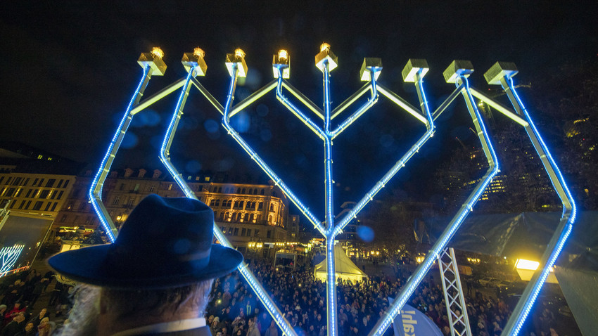 Frankfurt: Tausende Lichter gegen Antisemitismus zu Chanukka