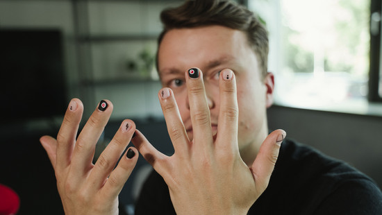 leni & johan show: maniküre für johan