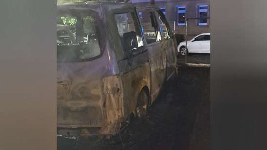 Partei spricht von Brandanschlag: Auto von AfD-Politiker brennt aus