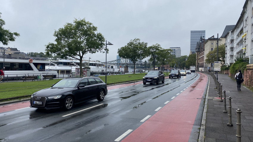 Autofahrer am FFH-Mikro happy: Mainkai in Frankfurt wieder offen