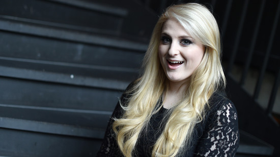 meghan trainor: zeigt stolz ihren runden babybauch