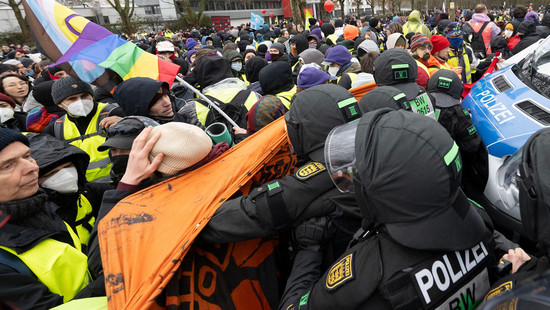 Live-Ticker zu Demos in Gießen: Politik verurteilt Gewalt