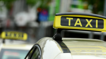 170 Kilometer bis nach Hünfeld: Polizei sucht Taxipreller