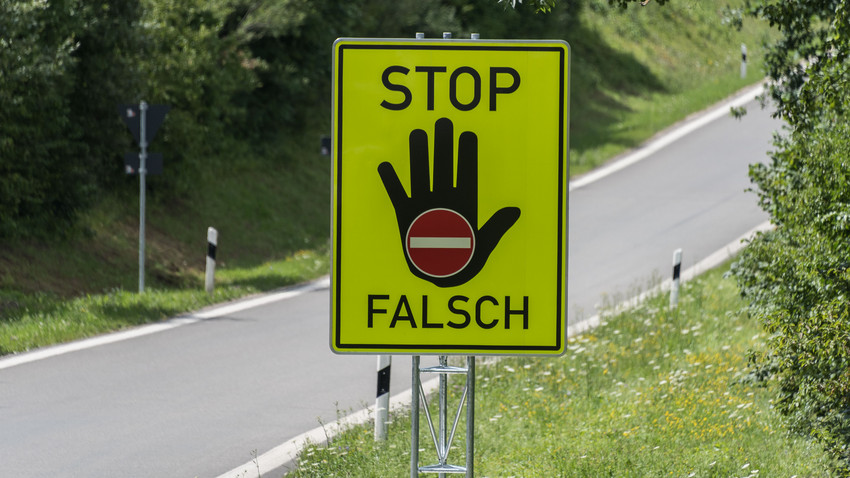 Falschfahrerin von Autobahnpolizei am Langenselbolder Dreieck gestoppt