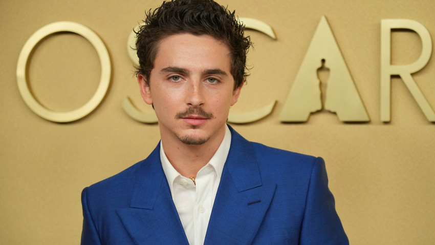 Timothée Chalamet trägt starke Brille für Marty Supreme