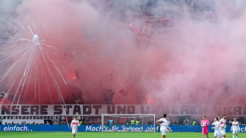 Nach Pyro Eklat in Frankfurt ermittelt Staatsanwaltschaft