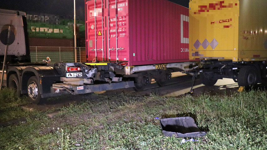 Güterzug kollidiert im LKW in Mannheim - Eingeklemmter Mann gerettet