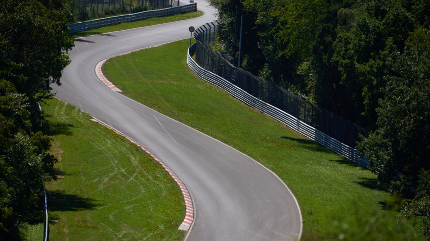 Auto verunglückt auf Nürburgring: 24-jähriger Fahrer stirbt