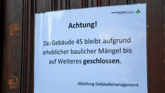Hochschule Fulda sperrt ein Gebäude aus Sicherheitsgründen