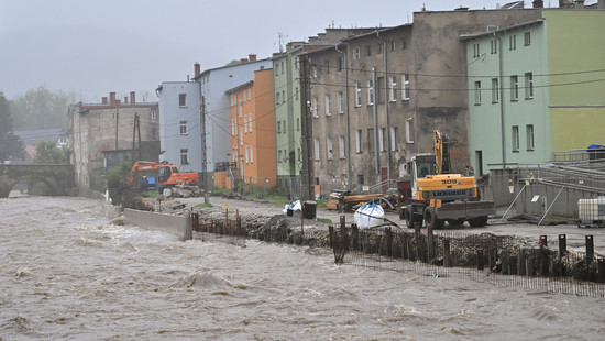 Hochwasser in Tschechien, Polen und Österreich - Deutschland wachsam