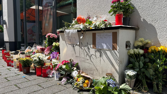 Macheten-Attacke in Kelkheim: Hunderte bei Gedenkfeier