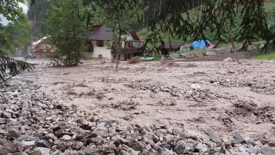 Unwetter in Südtirol: Brücken weggerissen, Gerölllawine geht nieder