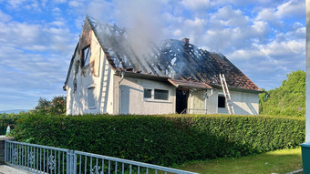 Haus brennt in Butzbach: Ein Bewohner leicht verletzt