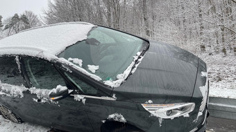 Unfälle durch Glätte: Verkehrschaos durch Schnee im Hochtaunus