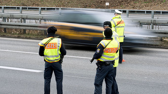Flucht vor Polizei in Darmstadt: Ohne Führerschein, aber mit Drogen