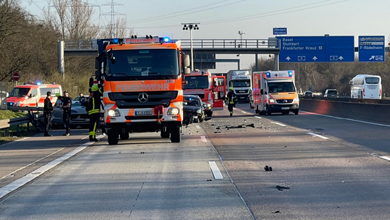 A5 am Westkreuz Frankfurt nach Lkw-Unfall wieder frei
