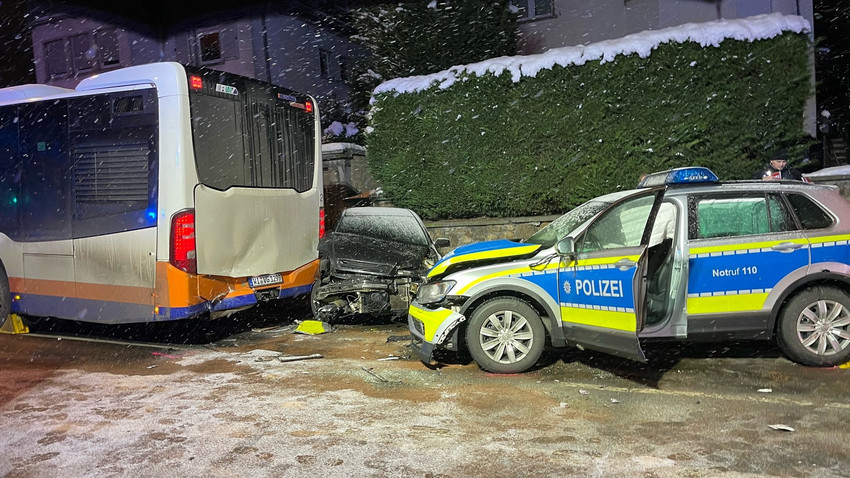 Verfolgungsjagd in Wiesbaden: drei Polizisten bei Unfall verletzt