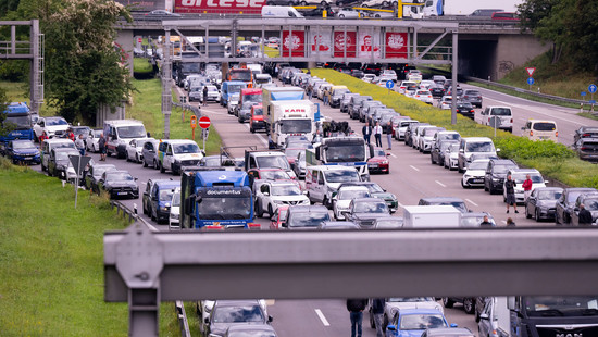ADAC Sommerstaubilanz 2025 zeigt Rückgang bei Verkehrsbehinderungen