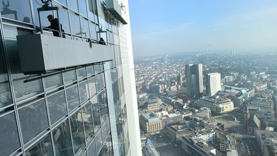 Spektakulärer Einsatz der Feuerwehr am Commerzbank-Tower