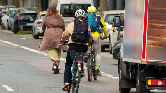ADFC alarmiert über Aggressionen: Was Radler Autofahrern vorwerfen