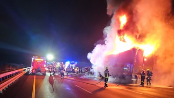 A7 bei Witzenhausen nach Unfall mit Säure-LKW frei